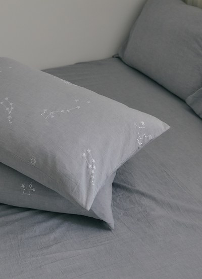 淺藍灰ｘ星空刺繡 - 水洗棉刺繡枕套 / 2入組